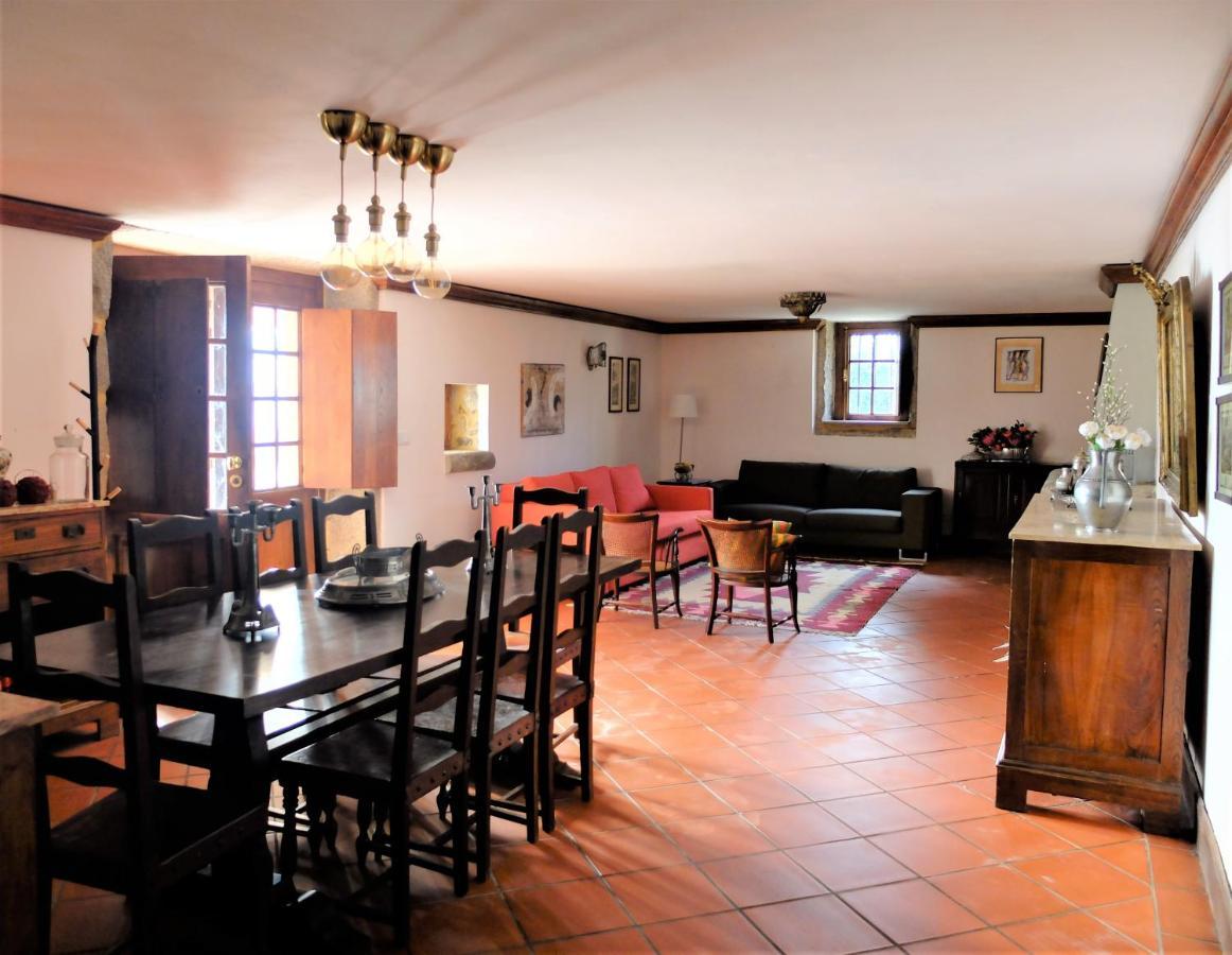 Casas Da Azenha Do Rio Barreiros (Amares)