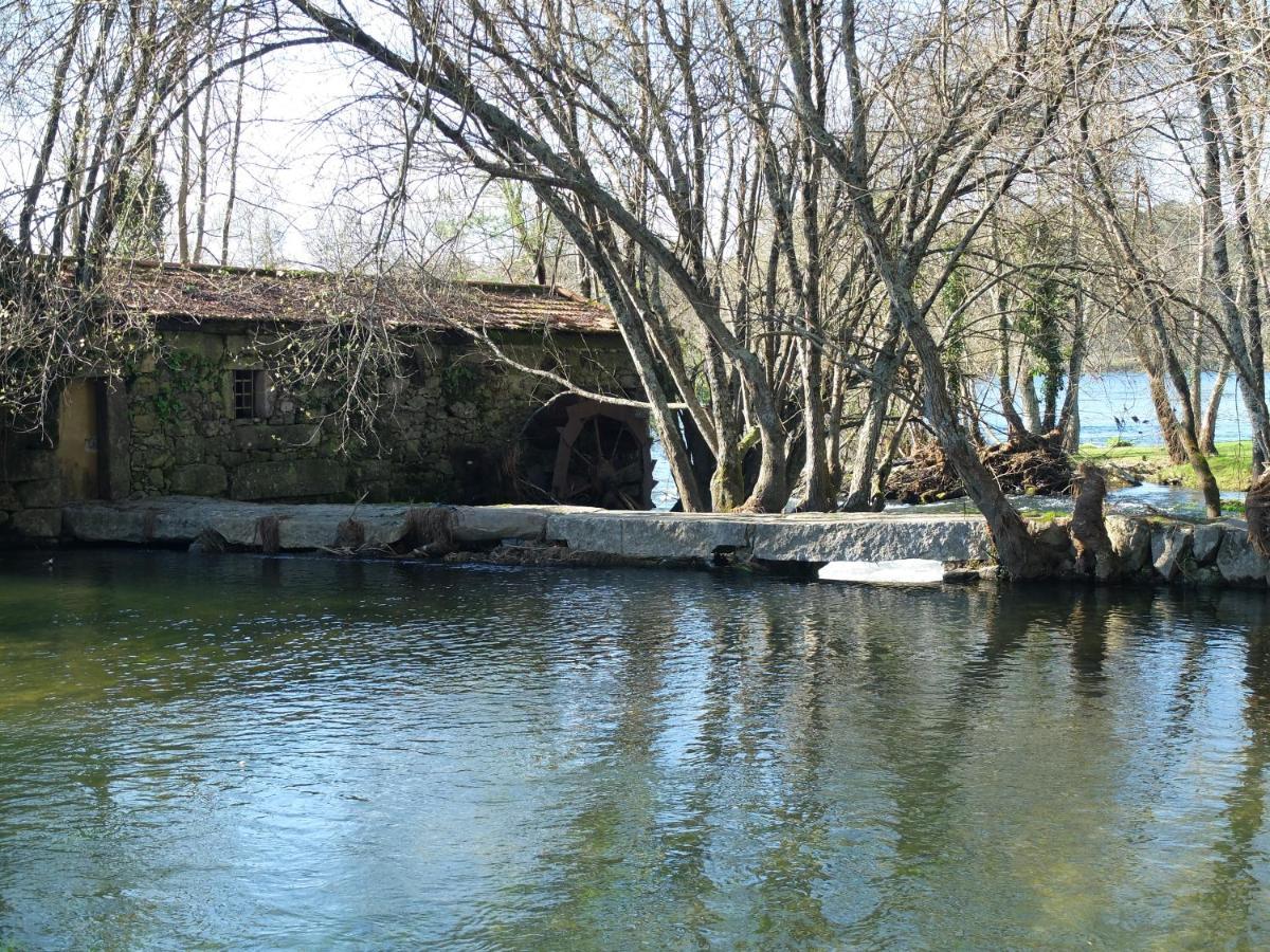 Casas Da Azenha Do Rio Barreiros (Amares)