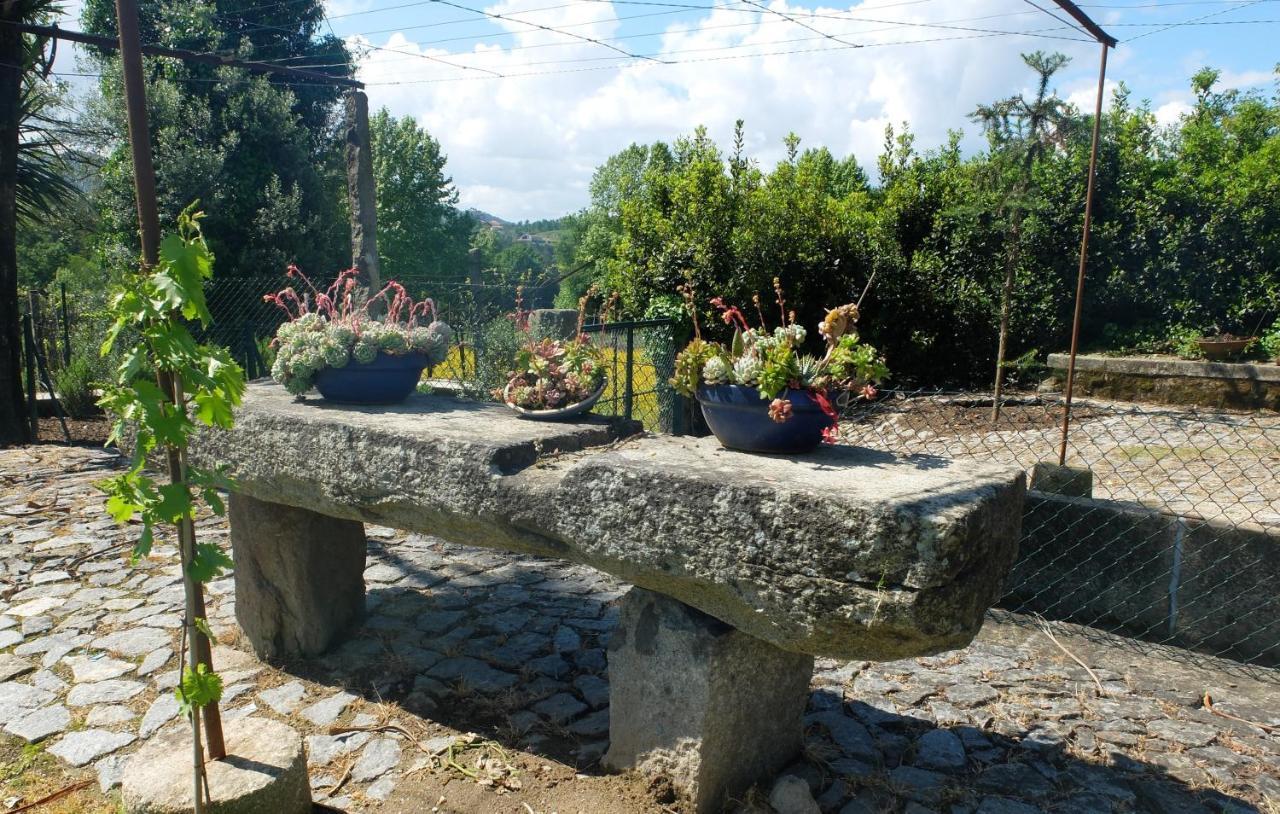 Casas Da Azenha Do Rio Barreiros (Amares)
